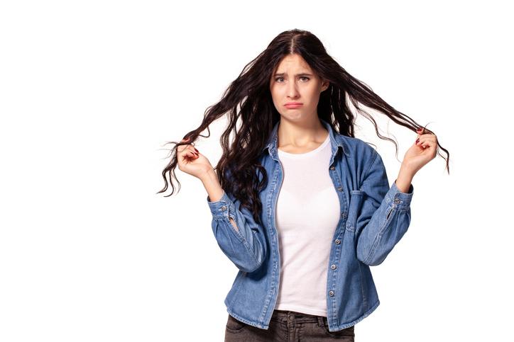 Ce qui arrive à vos cheveux quand vous utilisez un oxydant trop puissant